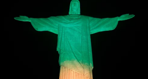 Cristo Rendetor recebe as cores do Brasil em homenagem a Paralimpíada